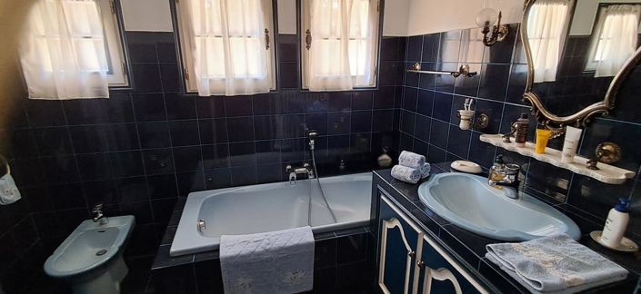 Image No.19-6 Bed House for sale