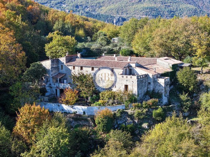 Image No.1-8 Bed House for sale