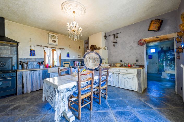 Image No.25-8 Bed House for sale