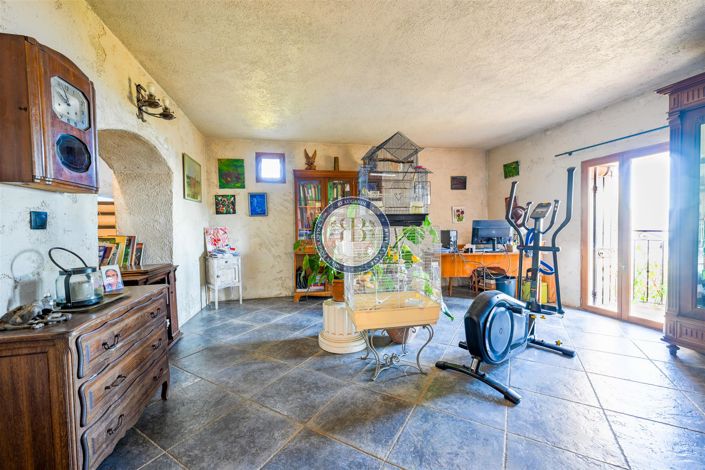 Image No.26-8 Bed House for sale