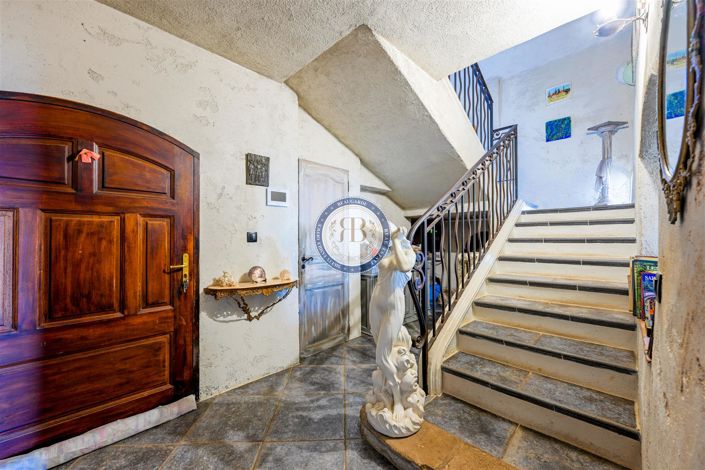 Image No.28-8 Bed House for sale