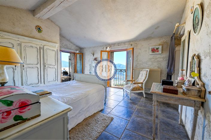 Image No.30-8 Bed House for sale