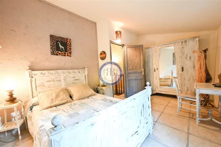 Image No.32-8 Bed House for sale