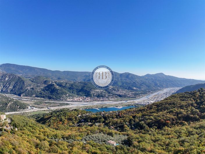 Image No.5-8 Bed House for sale