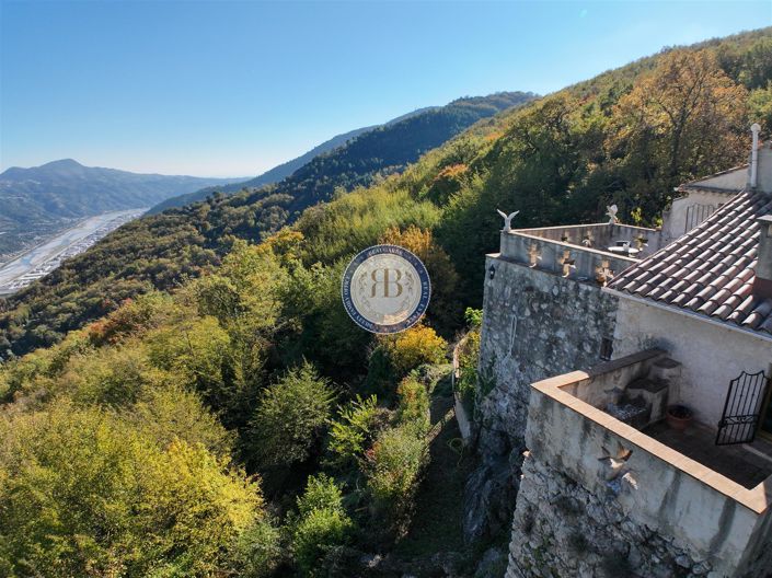 Image No.6-8 Bed House for sale