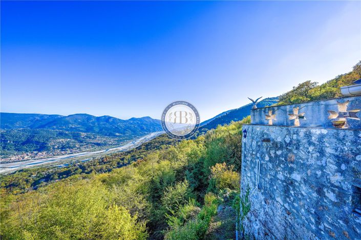 Image No.7-8 Bed House for sale