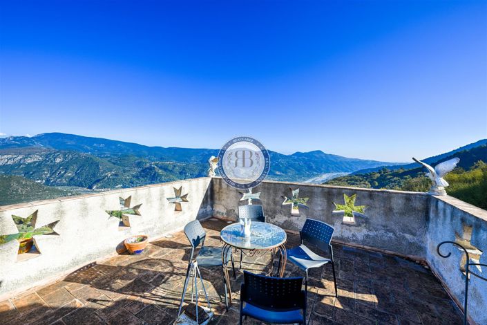 Image No.8-8 Bed House for sale