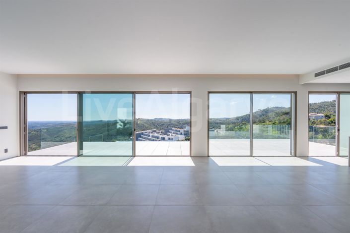 Image No.10-3 Bed House for sale