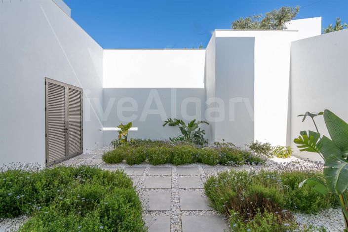 Image No.15-3 Bed House for sale