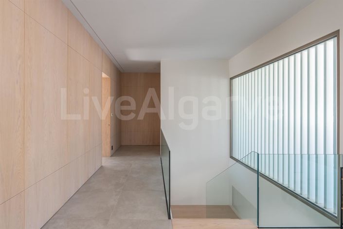 Image No.17-3 Bed House for sale