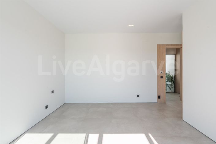 Image No.27-3 Bed House for sale