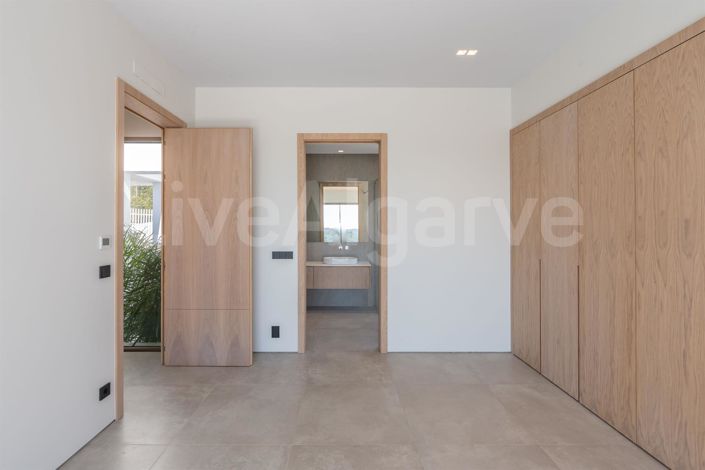 Image No.30-3 Bed House for sale