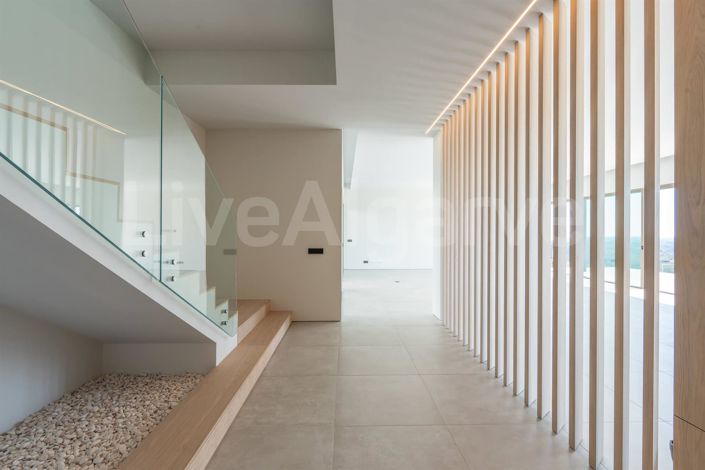 Image No.5-3 Bed House for sale