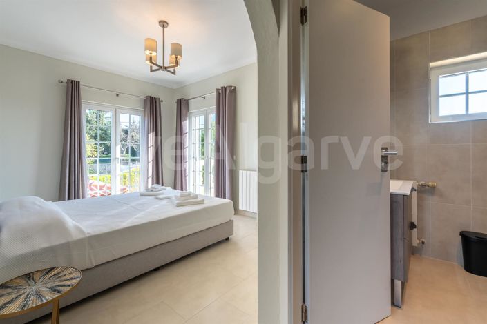 Image No.21-4 Bed House for sale