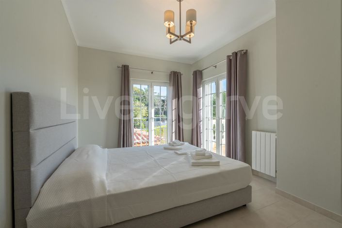 Image No.22-4 Bed House for sale