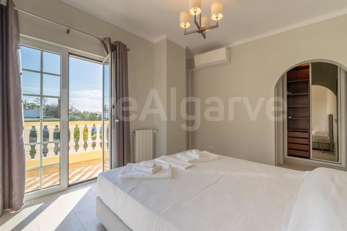 Image No.23-4 Bed House for sale