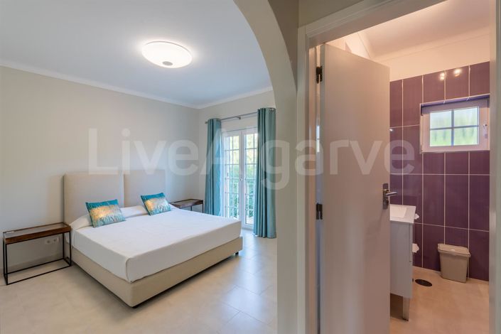 Image No.28-4 Bed House for sale