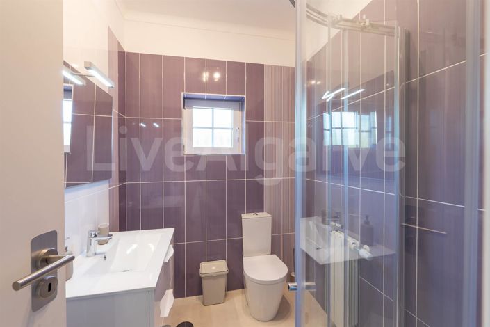 Image No.31-4 Bed House for sale