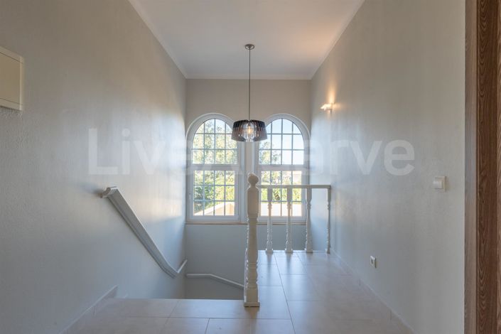 Image No.32-4 Bed House for sale