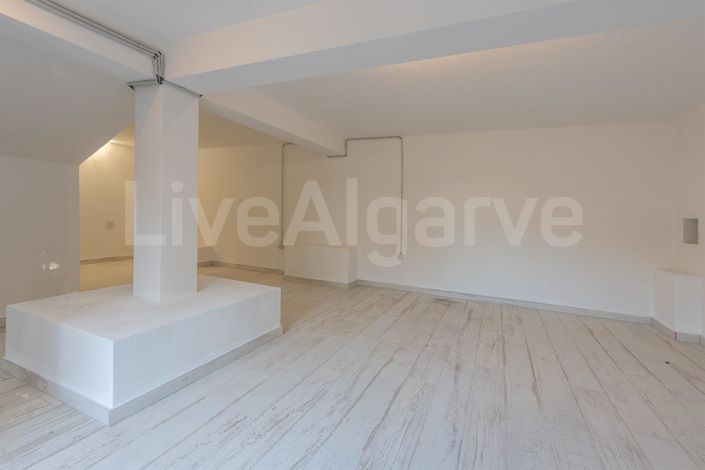 Image No.38-4 Bed House for sale