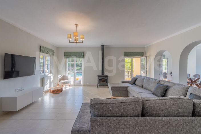 Image No.5-4 Bed House for sale