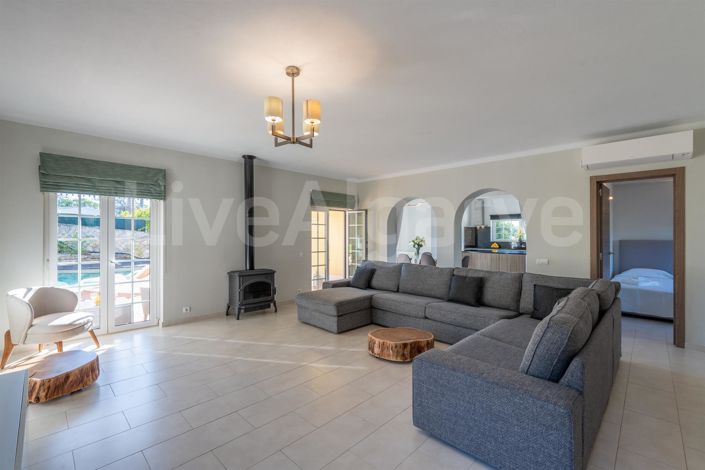 Image No.7-4 Bed House for sale