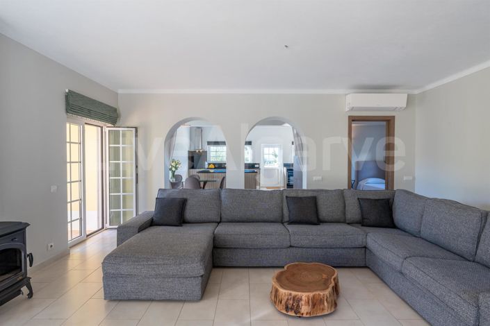 Image No.8-4 Bed House for sale