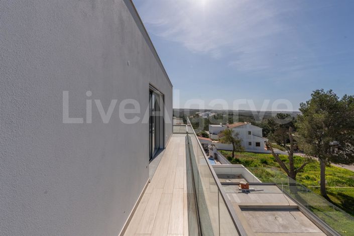 Image No.20-4 Bed House for sale