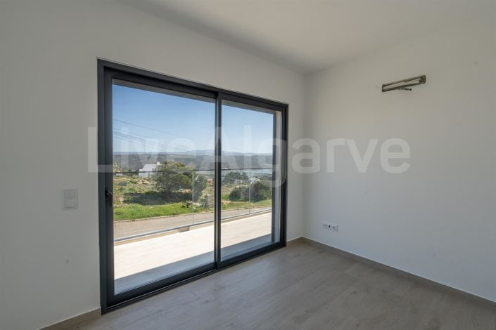 Image No.21-4 Bed House for sale