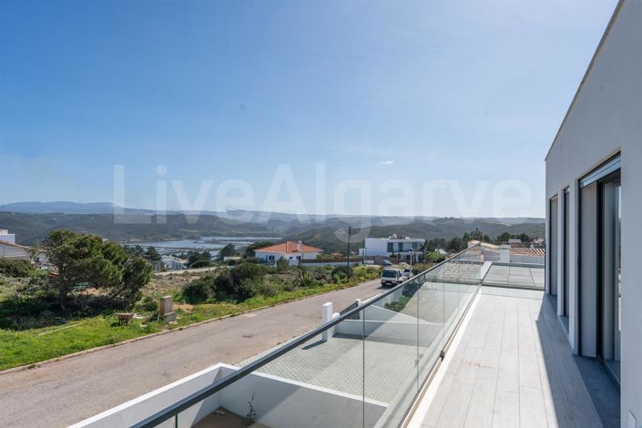 Image No.22-4 Bed House for sale