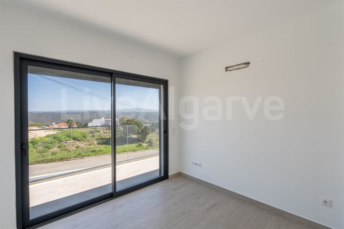 Image No.27-4 Bed House for sale