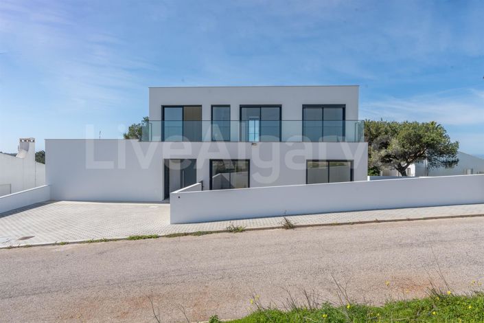 Image No.3-4 Bed House for sale