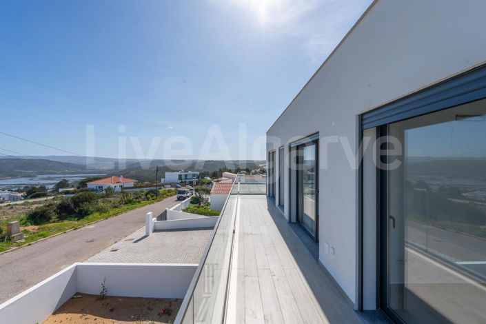 Image No.31-4 Bed House for sale