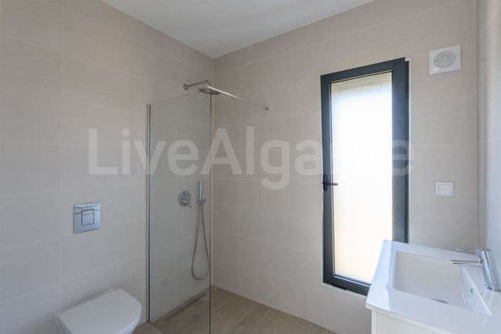 Image No.33-4 Bed House for sale