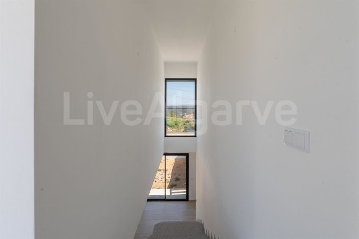 Image No.34-4 Bed House for sale