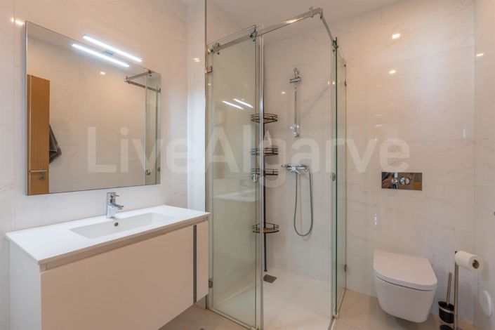 Image No.28-3 Bed Apartment for sale