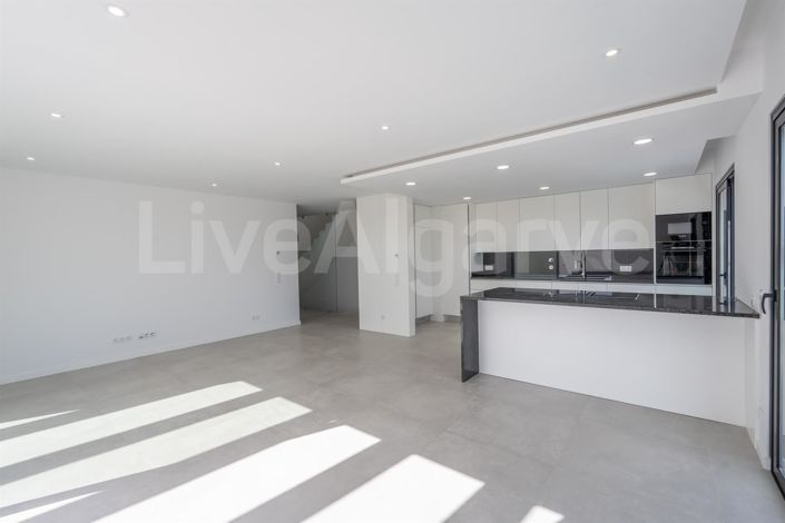 Image No.14-4 Bed House for sale