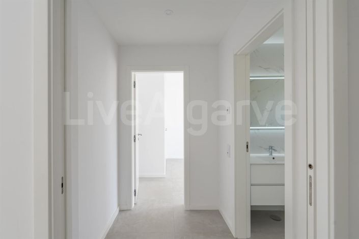 Image No.15-4 Bed House for sale