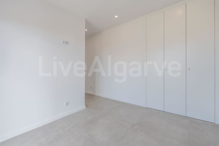 Image No.23-4 Bed House for sale