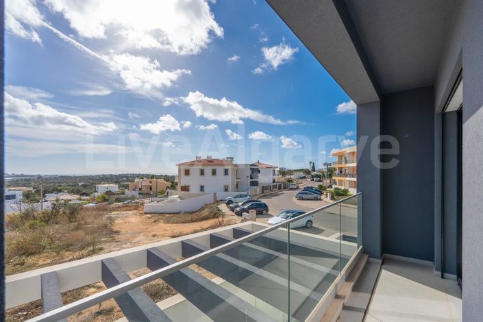 Image No.27-4 Bed House for sale