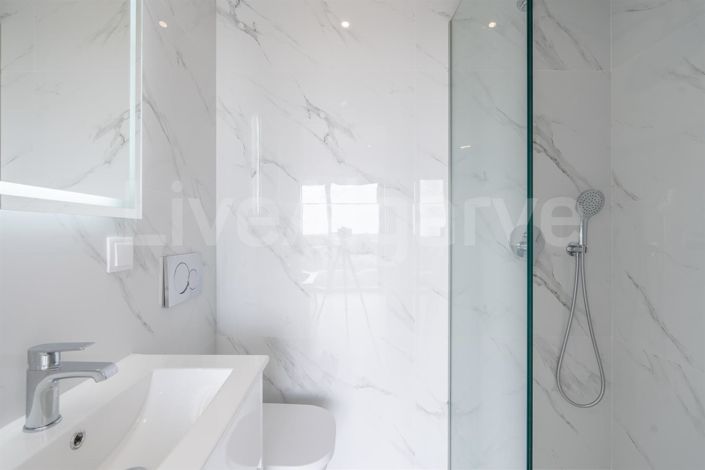 Image No.30-4 Bed House for sale