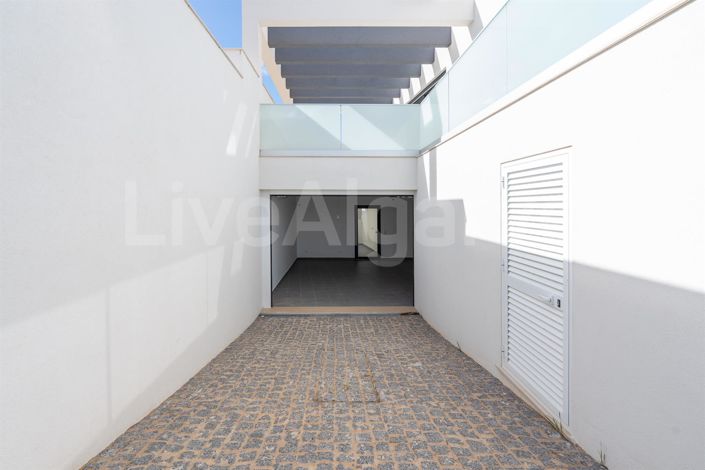 Image No.34-4 Bed House for sale