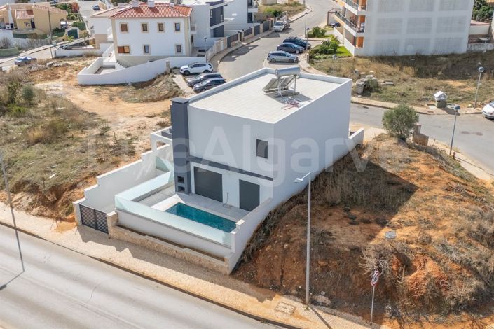 Image No.38-4 Bed House for sale