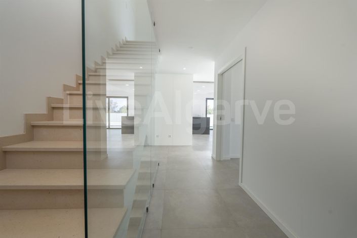 Image No.5-4 Bed House for sale