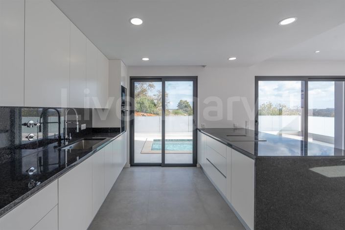 Image No.7-4 Bed House for sale