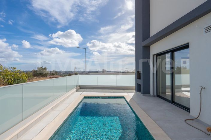 Image No.8-4 Bed House for sale