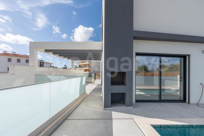 Image No.9-4 Bed House for sale