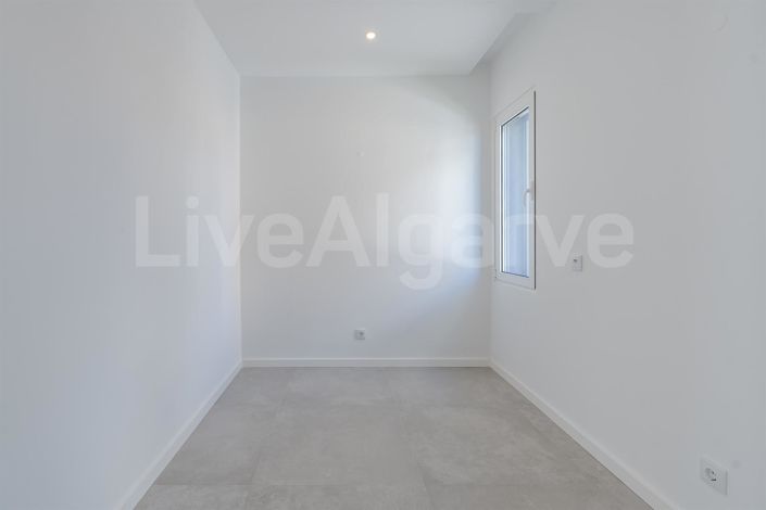 Image No.10-4 Bed House for sale