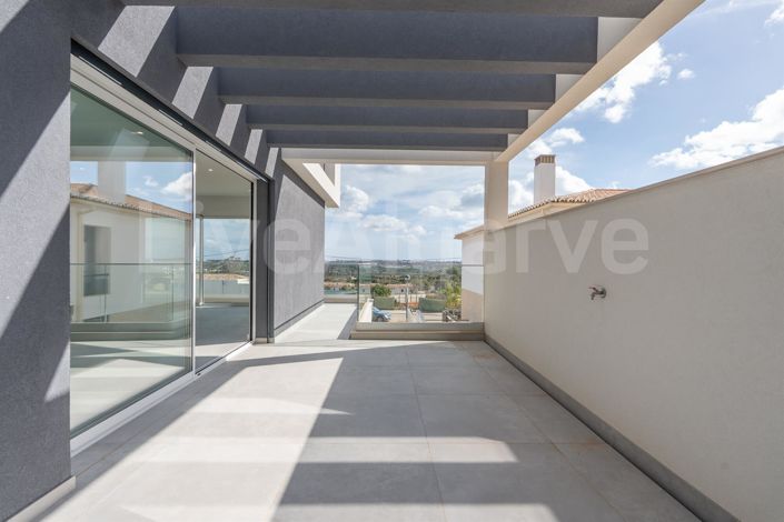 Image No.12-4 Bed House for sale