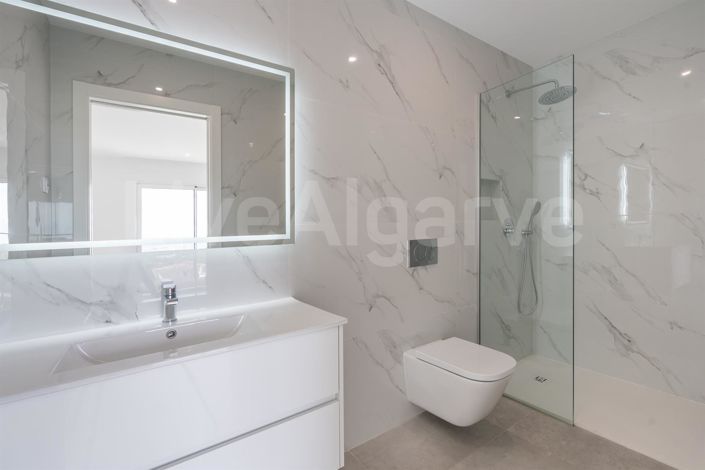 Image No.14-4 Bed House for sale